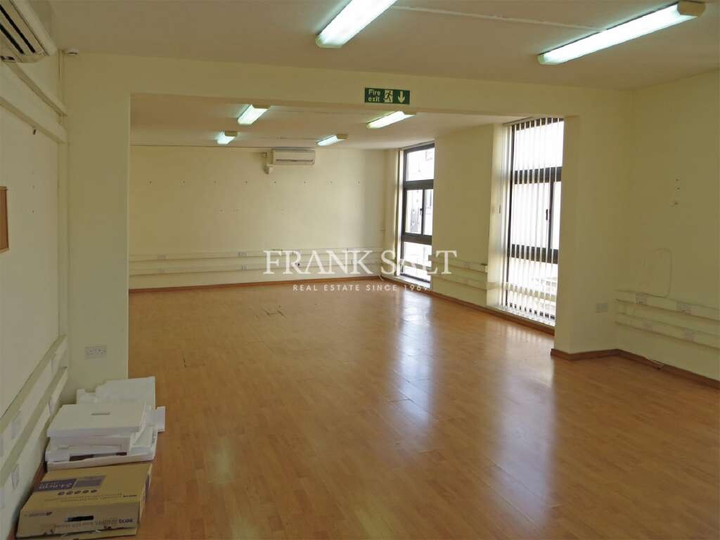 Oficina en Sliema, Malta 148 m² No. 12855