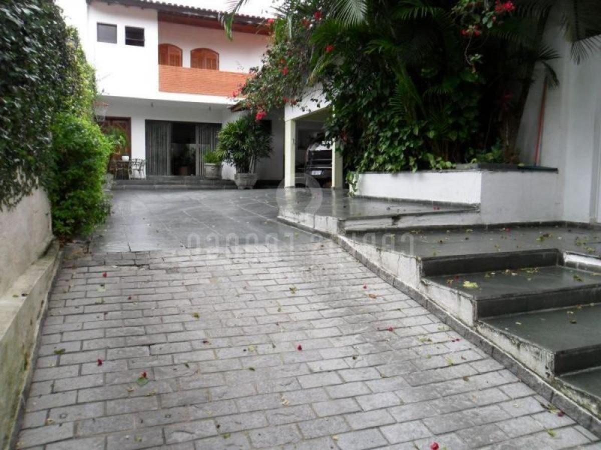 Casa de 4 dormitorios en Sao Paulo, Brazil No. 593592