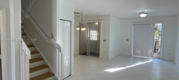 3 dormitorios dúplex en alquiler en Miami, Miami-Dade, Florida, USA № 614385 4