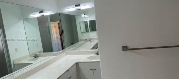 3 dormitorios dúplex en alquiler en Miami, Miami-Dade, Florida, USA № 614385 14