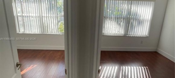 3 dormitorios dúplex en alquiler en Miami, Miami-Dade, Florida, USA № 614385 8