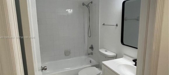 3 dormitorios dúplex en alquiler en Miami, Miami-Dade, Florida, USA № 614385 16