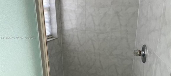 3 dormitorios dúplex en alquiler en Miami, Miami-Dade, Florida, USA № 614385 12