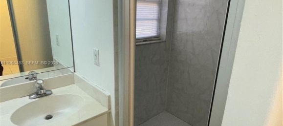 3 dormitorios dúplex en alquiler en Miami, Miami-Dade, Florida, USA № 614385 11