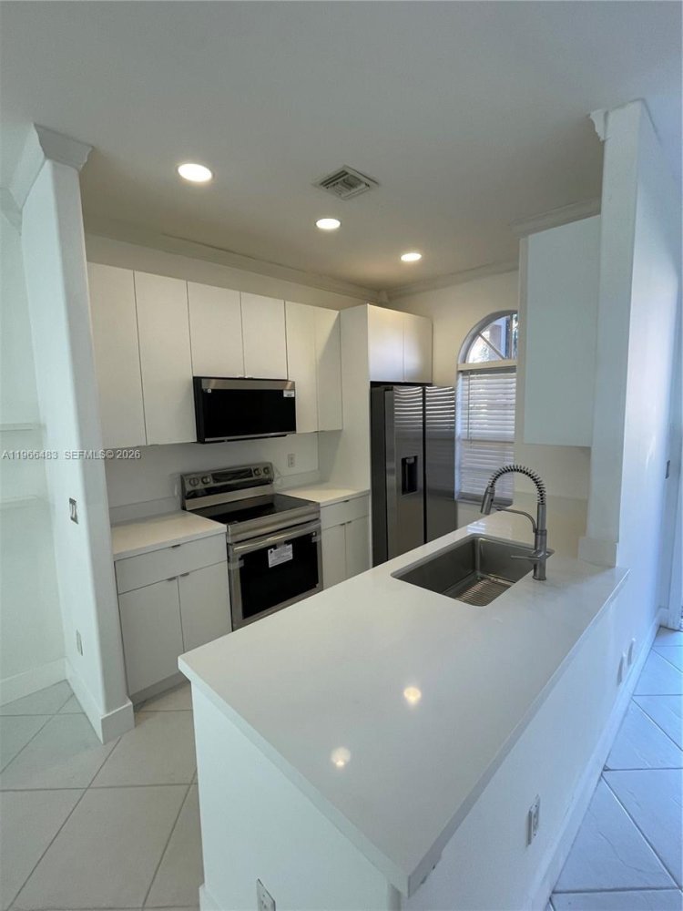 3 dormitorios dúplex en alquiler en Miami, Miami-Dade, Florida, USA № 614385