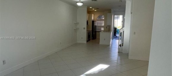 3 dormitorios dúplex en alquiler en Miami, Miami-Dade, Florida, USA № 614385 5