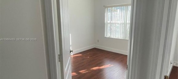 3 dormitorios dúplex en alquiler en Miami, Miami-Dade, Florida, USA № 614385 9