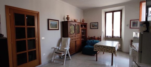 4-salle Appartement à Sant'Angelo in Vado, Italy No. 269401 6