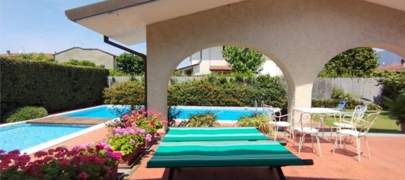 2 bedrooms Villa in Forte dei Marmi, Italy No. 322058 2