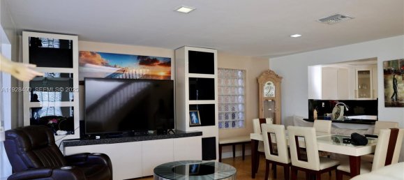 3 chambres duplex à vendre à Miami, Miami-Dade, Florida, USA № 614721 25