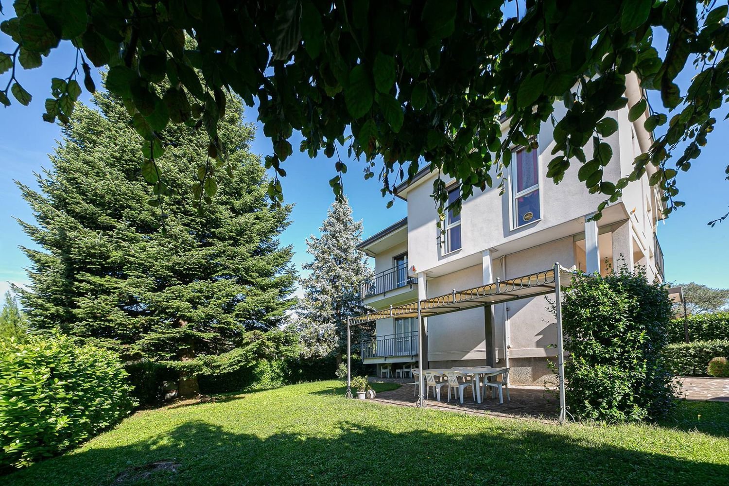 4 غرف نوم فيلا في Bernareggio, Italy رقم 395894