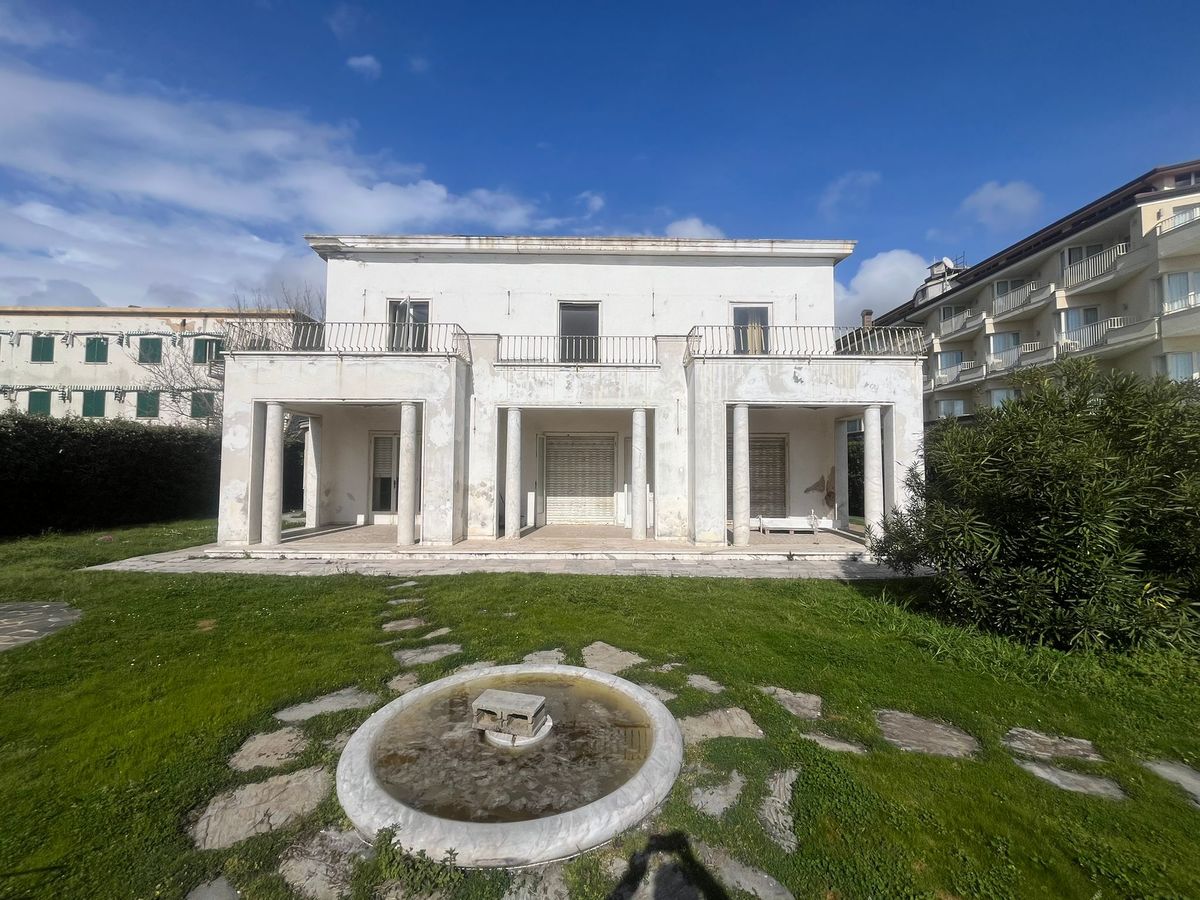 Villa T7 em Forte dei Marmi, Italy N.º 194189