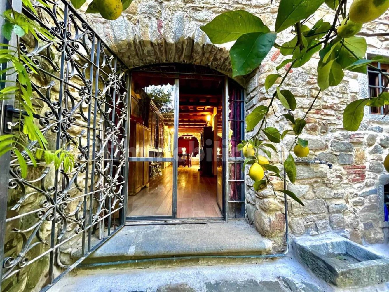 Casa de 3 dormitorios en Pistoia, Italy No. 229342