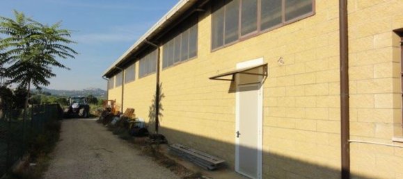 323m² Warehouse in Montepulciano, Italy No. 352257 3