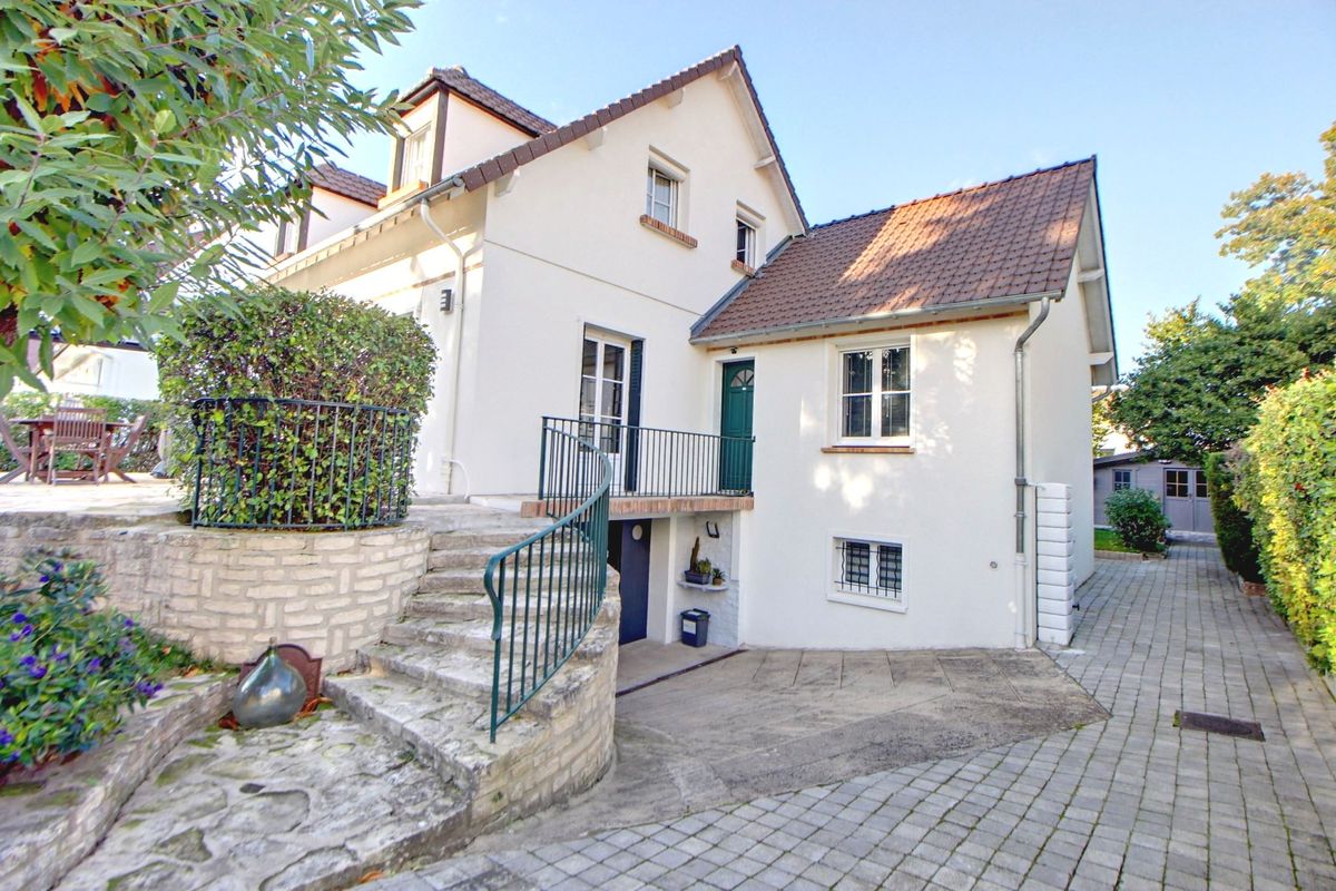 4 bedrooms House in Verneuil-sur-Seine, France No. 173410