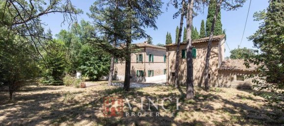 10 rooms Villa in Serrapetrona, Italy No. 83084 2