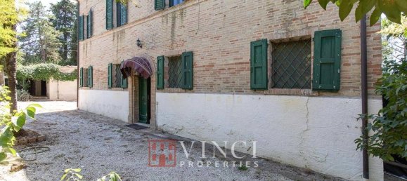 10 rooms Villa in Serrapetrona, Italy No. 83084 3