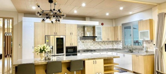 6 bedrooms Villa in Pattaya, Thailand No. 16731 3