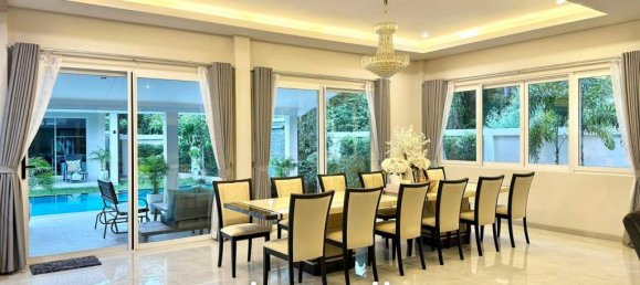 6 bedrooms Villa in Pattaya, Thailand No. 16731 2
