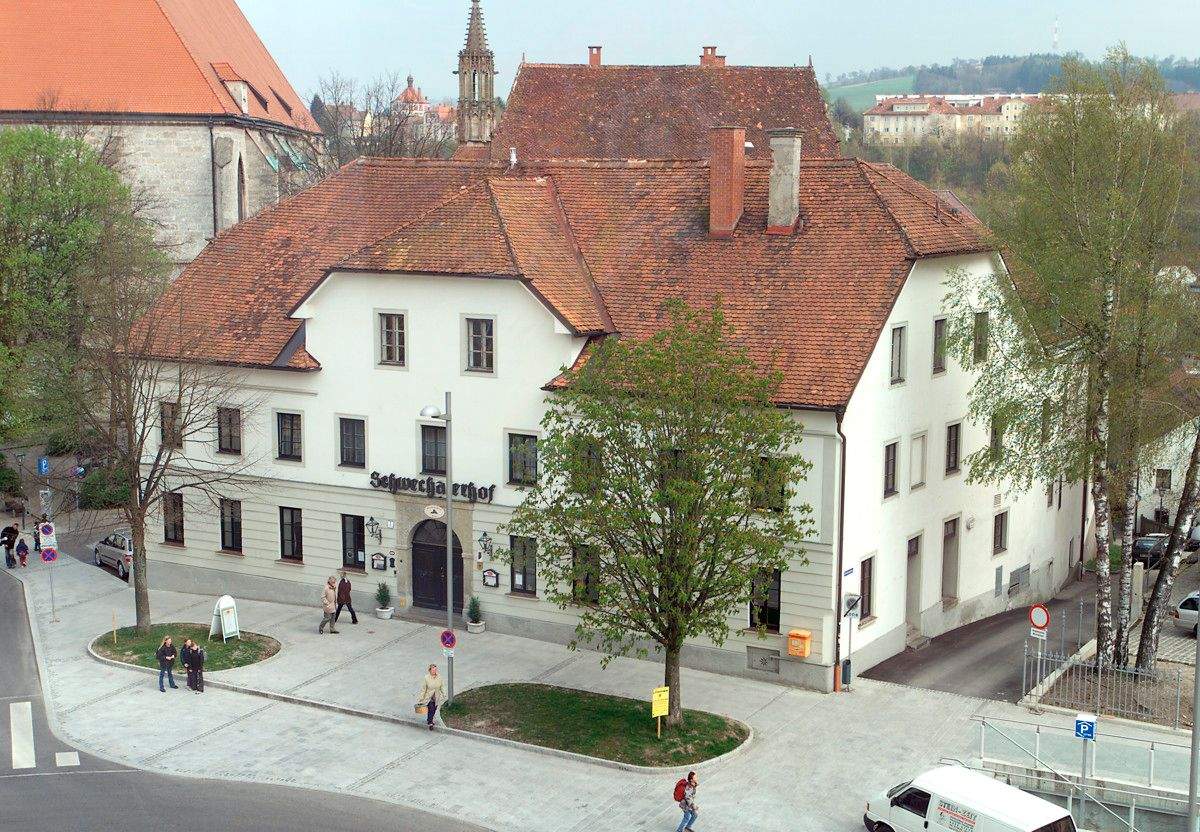  عقار تجاري في Steyr, Austria 1300متر مربع رقم 249955