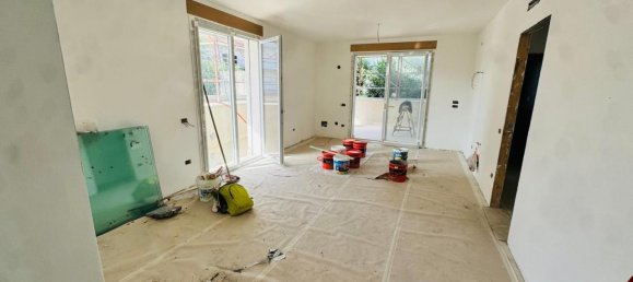 4-Zimmer Wohnung in Brusciano, Italy, Nr. 77735 3