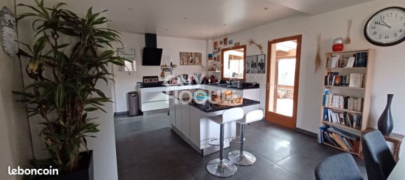 5 bedrooms House in Les Essarts-le-Roi, France No. 331615 8