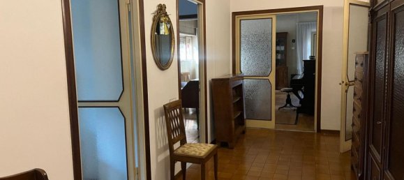 6 rooms Apartment in Rome, Italy No. 191933 10