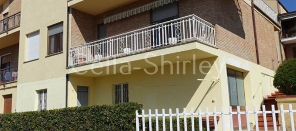 8 rooms House in Montottone, Italy No. 66099 4