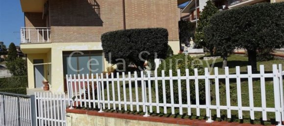 8 rooms House in Montottone, Italy No. 66099 3