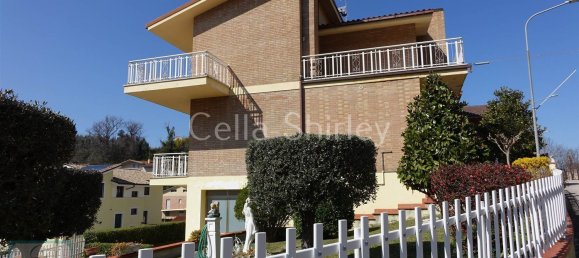 8 rooms House in Montottone, Italy No. 66099 7