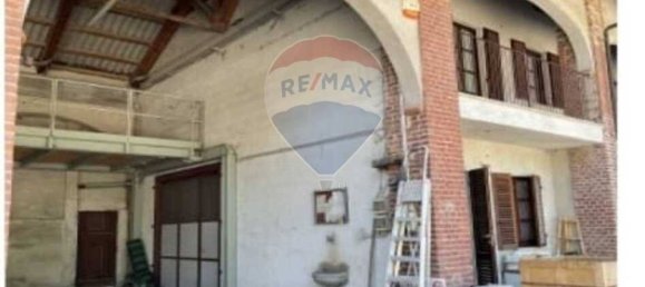 Edificio en Savigliano, Italy 1000 m² No. 213358 12