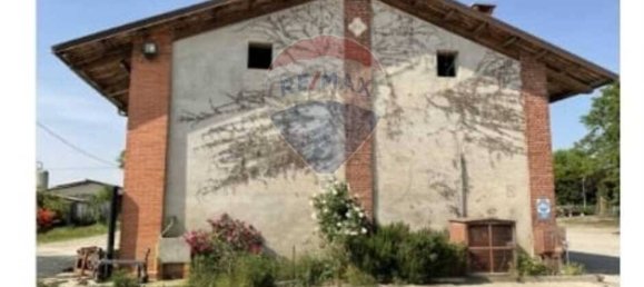 Edificio en Savigliano, Italy 1000 m² No. 213358 2