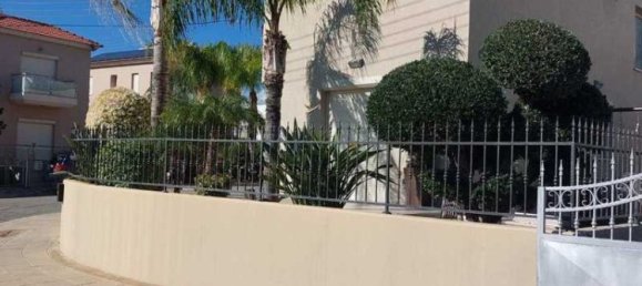 4 bedrooms Commercial property in Kato Polemidia, Cyprus No. 19641 3