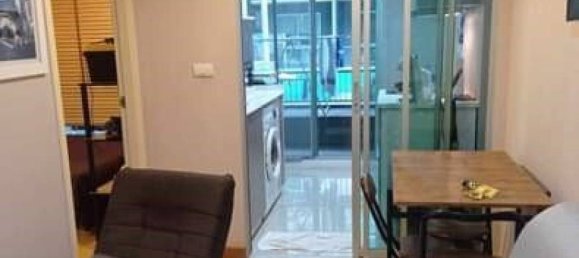 Apartamento com 1 quarto em condomínio em Phra Khanong, Thailand N.º 24282 2