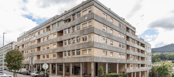 Квартира с 3 спальнями в Гимарайнш, Португалия № 15108 3