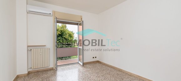 Квартира с 3 комнатами в Саронно, Италия № 310608 4