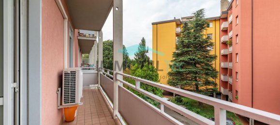 Квартира с 3 комнатами в Саронно, Италия № 310608 18