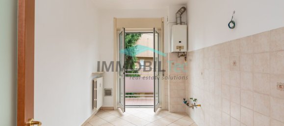 Квартира с 3 комнатами в Саронно, Италия № 310608 10