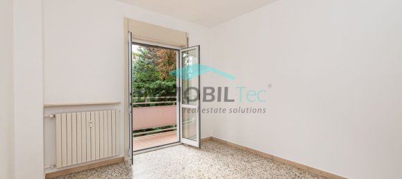 Квартира с 3 комнатами в Саронно, Италия № 310608 14