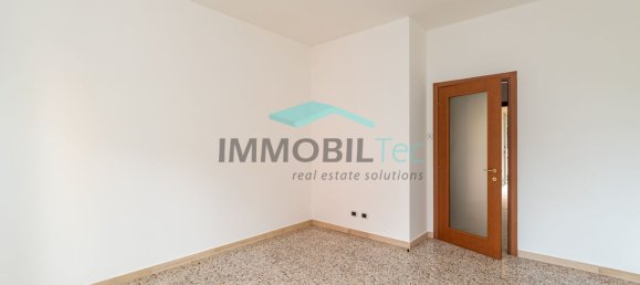 Квартира с 3 комнатами в Саронно, Италия № 310608 6