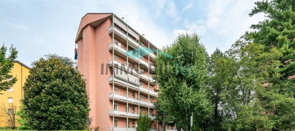 Квартира с 3 комнатами в Саронно, Италия № 310608 24