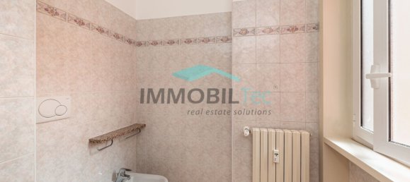 Квартира с 3 комнатами в Саронно, Италия № 310608 21