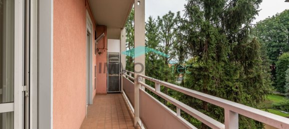 Квартира с 3 комнатами в Саронно, Италия № 310608 9