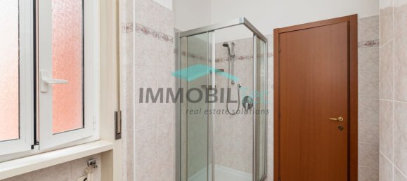 Квартира с 3 комнатами в Саронно, Италия № 310608 20