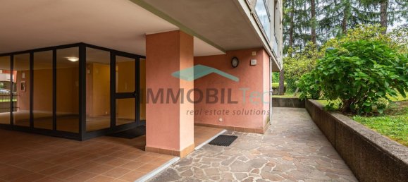 Квартира с 3 комнатами в Саронно, Италия № 310608 22