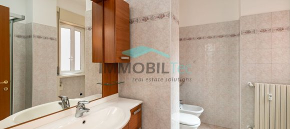 Квартира с 3 комнатами в Саронно, Италия № 310608 19