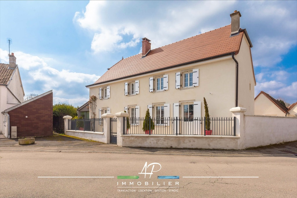 3 chambres Maison à Saint-Julien, France No. 205010