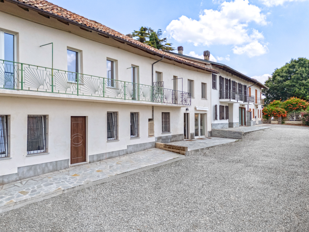 11 bedrooms Building in Piscina, Italy No. 318217