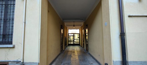 2-salle Appartement à Milan, Italy No. 240728 3