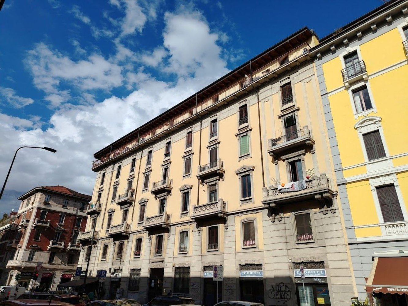 2-salle Appartement à Milan, Italy No. 240728